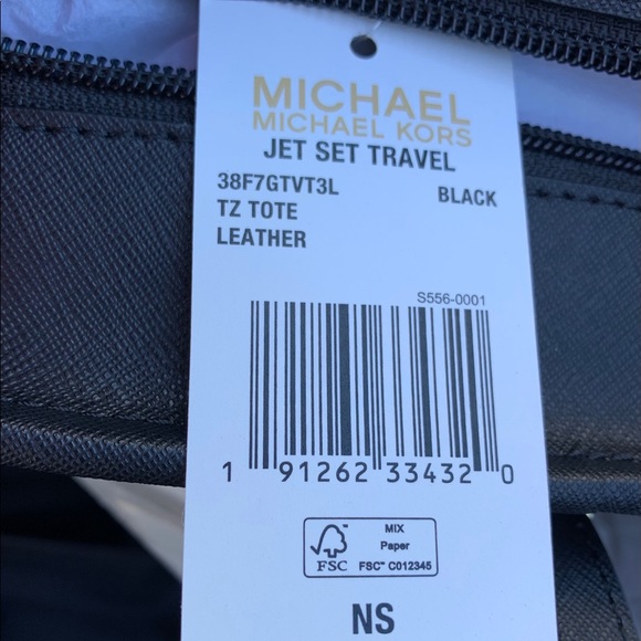 Michael Kors Carryall Jet Set Travel Medium Tote - Picture 2 of 6